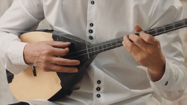 Аккомпанемент домбры на песню Стинга Аккомпанемент домбры на песню Стинга - Sputnik Казахстан