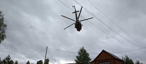 Вертолет над населенным пунктом, архивное фото Вертолет над населенным пунктом, архивное фото - Sputnik Казахстан
