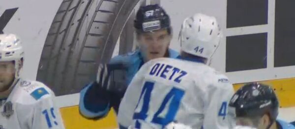 Драка Даррена Дица и Андрея Ермакова Драка Даррена Дица и Андрея Ермакова - Sputnik Казахстан