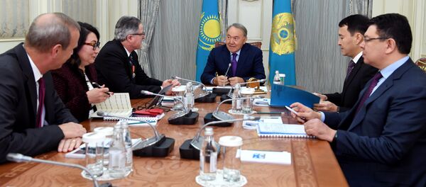 Нұрсұлтан Назарбаев пен Chevron компаниясының директоры Джон Уотсон Нұрсұлтан Назарбаев пен Chevron компаниясының директоры Джон Уотсон - Sputnik Қазақстан