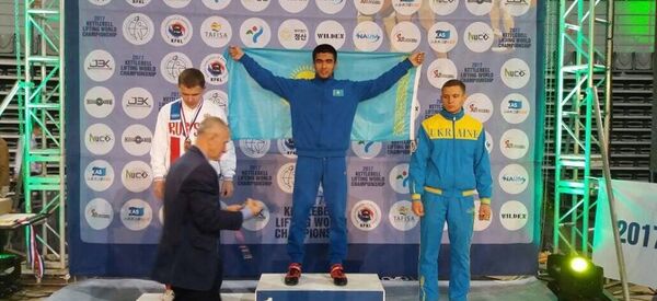 Қазақстандық спортшы гір тасын көтеруден әлем чемпионы болды - Sputnik Қазақстан