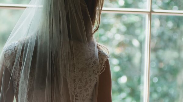 Невеста у окна, архивное фото - Sputnik Қазақстан