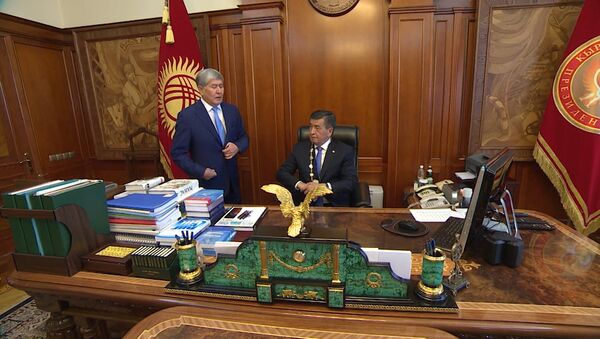 Первые минуты Сооронбая Жээнбекова в кабинете президента — видео - Sputnik Казахстан