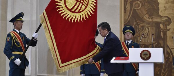 Сооронбай Жээнбеков во время инаугурации - Sputnik Казахстан