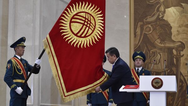 Сооронбай Жээнбеков во время инаугурации - Sputnik Казахстан