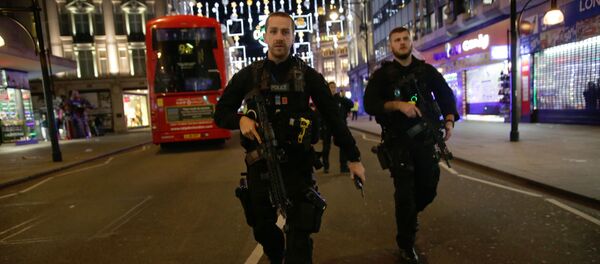 Полицейские на станции метро Oxford Circus - Sputnik Казахстан