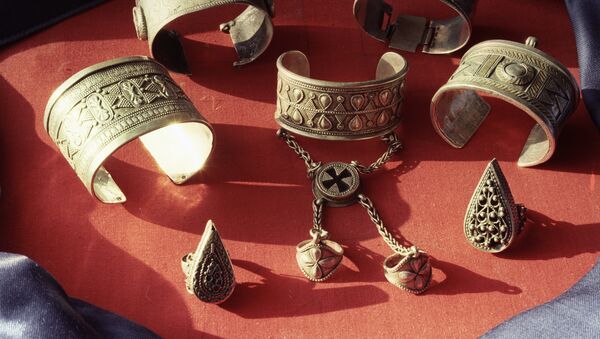 Старинные серебряные украшения казахских умельцев, архивное фото - Sputnik Казахстан