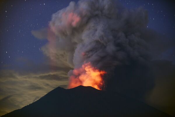 Извержение вулкана Агунг на Бали - Sputnik Казахстан