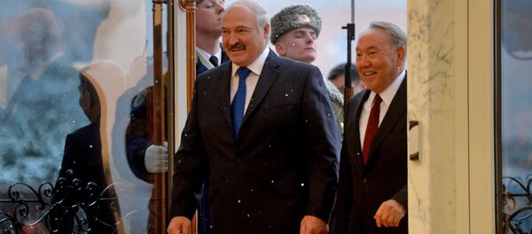 Президенты Казахстана и Беларуси отметили налаживание торгово-экономических отношений Президенты Казахстана и Беларуси отметили налаживание торгово-экономических отношений - Sputnik Казахстан