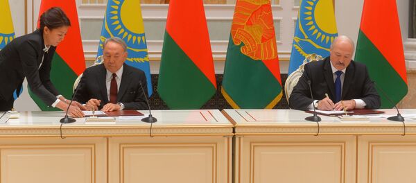 Двусторонняя встреча президентов Казахстана и Беларуси - Нурсултана Назарбаева и Александра Лукашенко в Минске - Sputnik Казахстан