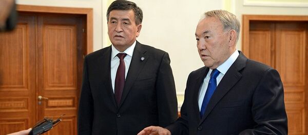 Президент Кыргызстана Сооронбай Жээнбеков сегодня встретился в Минске с президентом Казахстана Нурсултаном Назарбаевым Президент Кыргызстана Сооронбай Жээнбеков сегодня встретился в Минске с президентом Казахстана Нурсултаном Назарбаевым - Sputnik Казахстан