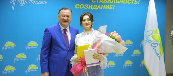 Әнші Ерке Есмахан Нұр Отан партиясының қатарына өтті - Sputnik Қазақстан