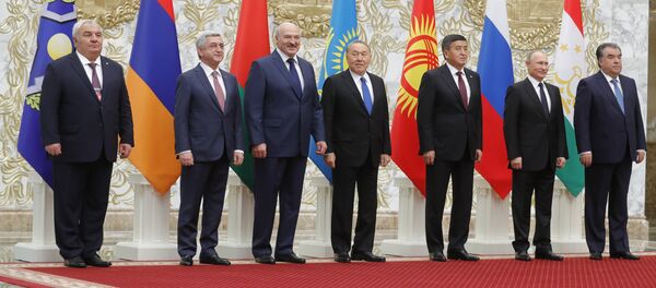 На церемонии фотографирования глав делегаций государств-членов Организации Договора о коллективной безопасности (ОДКБ) На церемонии фотографирования глав делегаций государств-членов Организации Договора о коллективной безопасности (ОДКБ) - Sputnik Казахстан