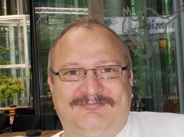 Марсель Буркард - автор фото чайки на казахстанской банкноте - Sputnik Казахстан