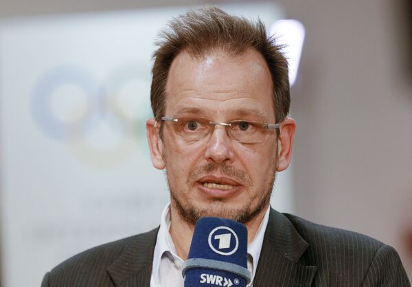 Журналист телеканала ARD Хайо Зеппельт, выпустивший фильмы о допинге в российской легкой атлетике, в здании конгресс-холла (Beaulieu Lausanne Convention Centre) в Лозанне Журналист телеканала ARD Хайо Зеппельт, выпустивший фильмы о допинге в российской легкой атлетике, в здании конгресс-холла (Beaulieu Lausanne Convention Centre) в Лозанне - Sputnik Казахстан