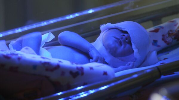 Младенец в кювезе - Sputnik Казахстан