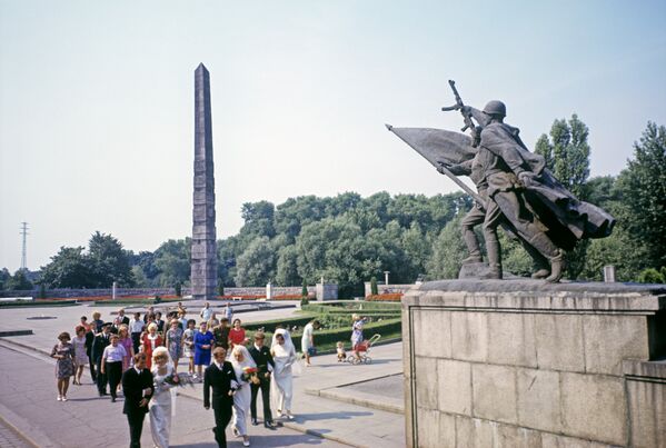 Памятник гвардейцам, штурмовавшим Кенигсберг - Sputnik Казахстан