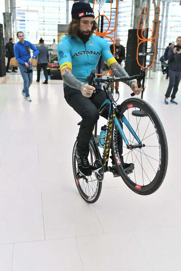 Известный экстремал Витторио Бруммоти показывает трюк  - Sputnik Казахстан