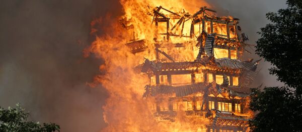 Самая высокая пагода в Азии сгорела при пожаре Самая высокая пагода в Азии сгорела при пожаре - Sputnik Қазақстан