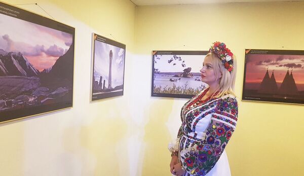Посетители фотовыставки Сакральный Казахстан Посетители фотовыставки Сакральный Казахстан - Sputnik Казахстан