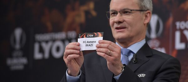 Процедура жеребьевки первой стадии плэй-офф Лиги Европы - Sputnik Казахстан