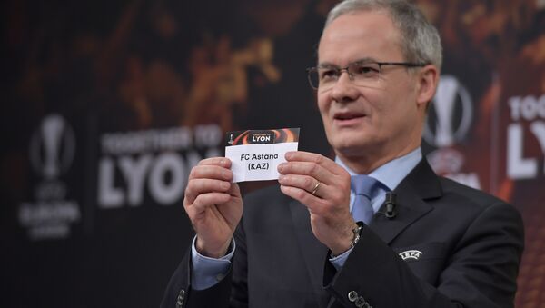 Процедура жеребьевки первой стадии плэй-офф Лиги Европы - Sputnik Казахстан