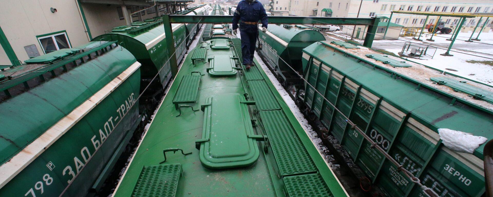 Погрузка зерновозов, архивное фото - Sputnik Қазақстан, 1920, 20.01.2026