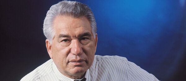 Писатель Чингиз Айтматов, архивное фото - Sputnik Казахстан