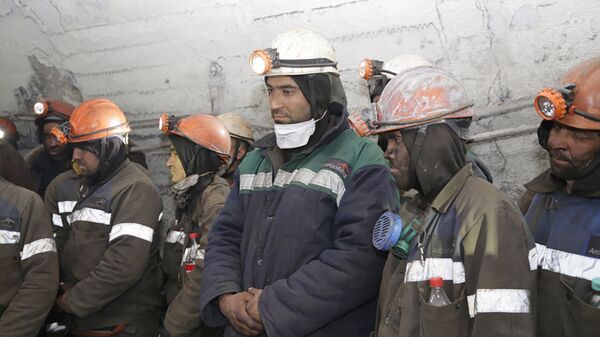 Рабочие в забое шахты - Sputnik Казахстан