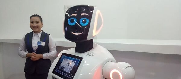 Мне нужна твоя одежда, сапоги и улыбка - робот завелся в Казпочте Мне нужна твоя одежда, сапоги и улыбка - робот завелся в Казпочте - Sputnik Казахстан