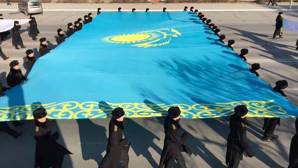 Флешмоб в Актау в День независимости - Sputnik Казахстан