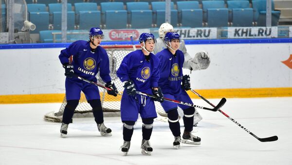 Игроки молодежной сборной Казахстана по хоккею, архивное фото - Sputnik Казахстан