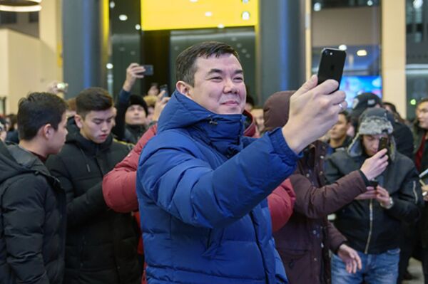 Команду КВН Спарта встретили в аэропорту Астаны - Sputnik Казахстан