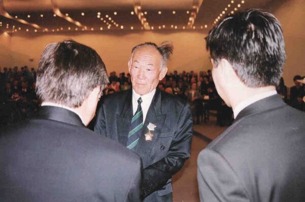 Зейнулла Булекбаев (в центре), архивное фото - Sputnik Казахстан