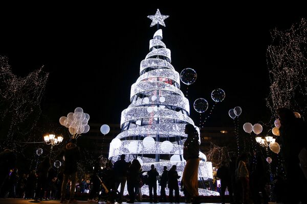 Новогодняя елка в Греции - Sputnik Казахстан