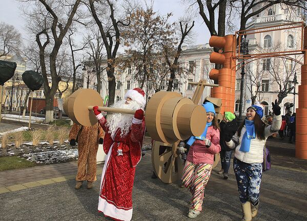 Предновогодний парад - Sputnik Казахстан