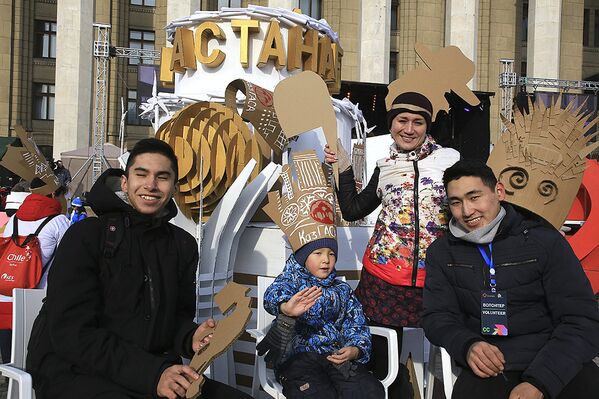 Предновогодний парад - Sputnik Казахстан