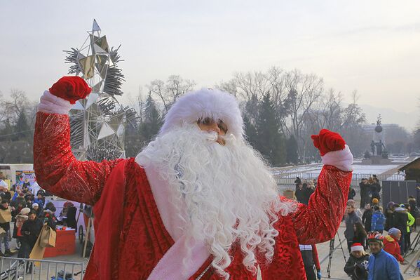 Предновогодний парад - Sputnik Казахстан