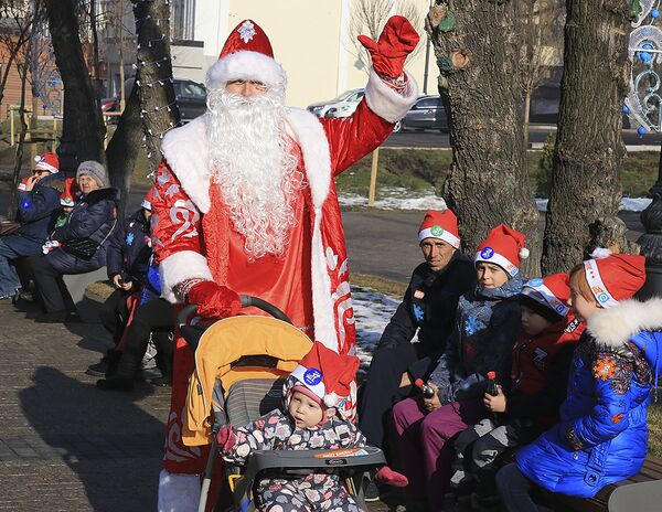 Предновогодний парад - Sputnik Казахстан