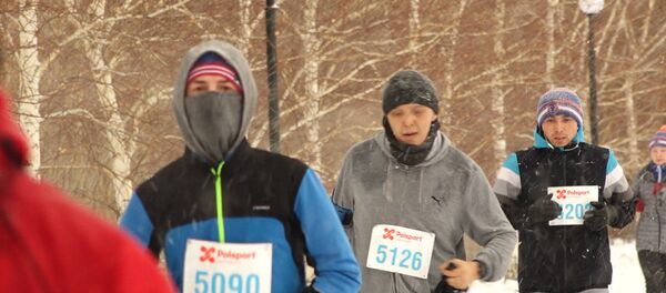 Бегом по снегу: столичные бегуны показали запредельные возможности Бегом по снегу: столичные бегуны показали запредельные возможности - Sputnik Казахстан
