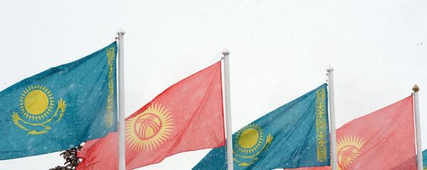 Флаги Казахстана и Кыргызстана Флаги Казахстана и Кыргызстана - Sputnik Казахстан