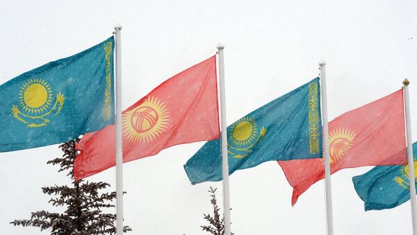 Флаги Казахстана и Кыргызстана - Sputnik Казахстан