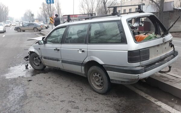 Honda и Volkswagen столкнулись на Северном кольце - Sputnik Казахстан
