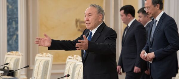 Президент Казахстана Нурсултан Назарбаев и президент Кыргызстана Сооронбай Жээнбеков - Sputnik Казахстан