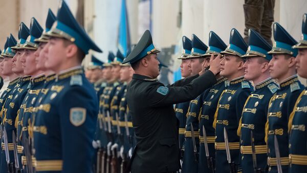 Почетный караул встречает высоких гостей в Акорде - Sputnik Казахстан