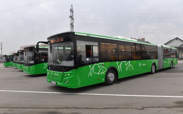 Автобусы с гармошкой вернулись в Алматы - Sputnik Казахстан