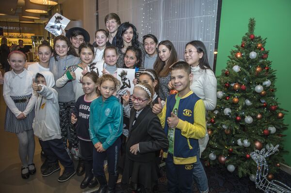 Участники Ты супер! Танцы на встрече с артистами театра Эйфмана Участники Ты супер! Танцы на встрече с артистами театра Эйфмана - Sputnik Казахстан