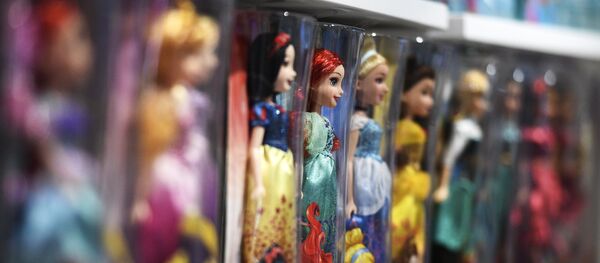 Игрушки на прилавке магазина - Sputnik Казахстан