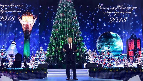 Президент Казахстана принял участие в новогоднем столичном благотворительном бале - Sputnik Казахстан