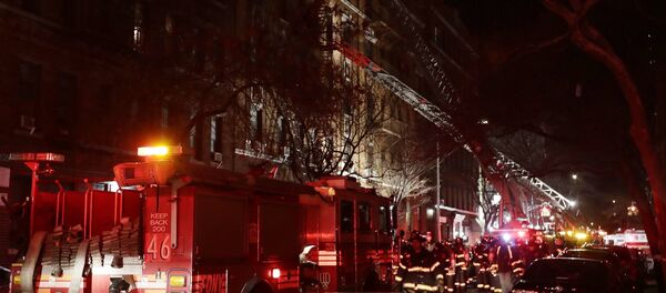 Жилой дом загорелся в Бронксе - Sputnik Казахстан